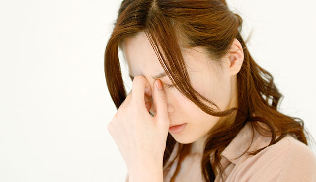 頭痛、めまい、吐き気がする